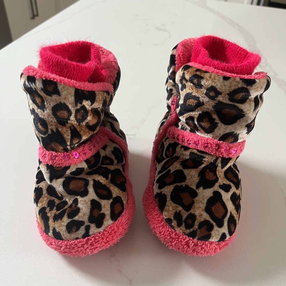 Girls slippers, used and good condition